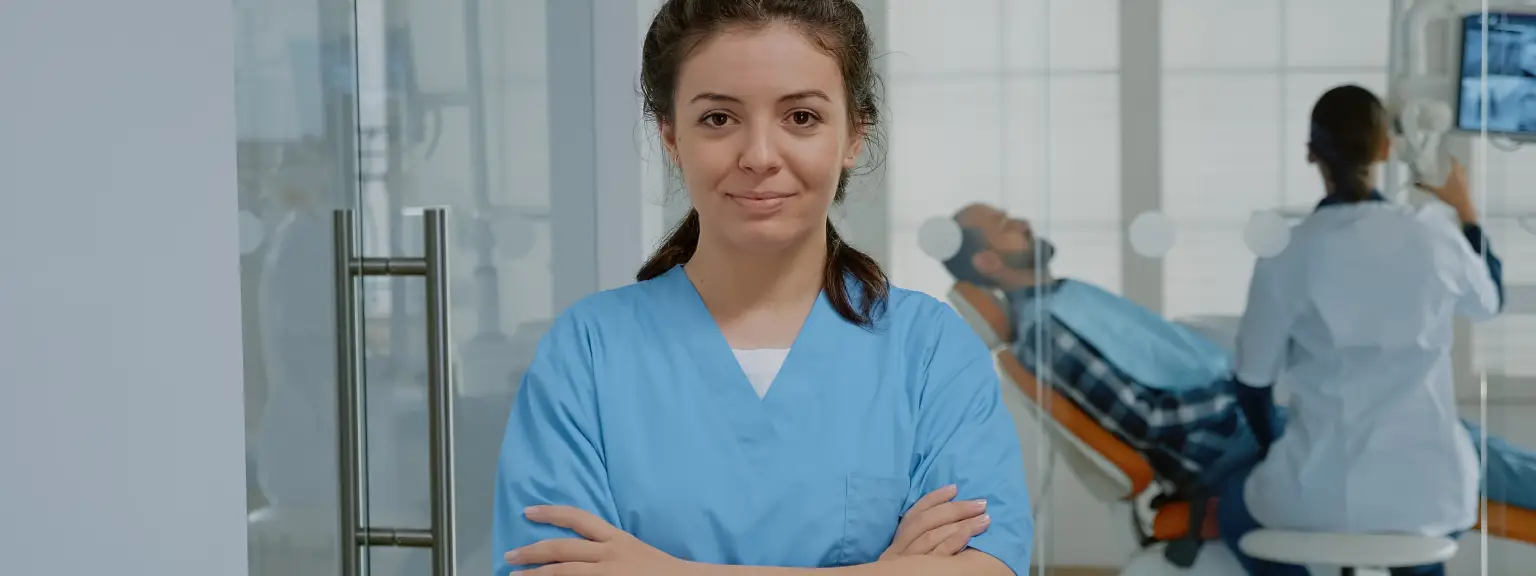 Assistente sanitario: ruolo, mansioni, formazione obbligatoria e prospettive di carriera nella prevenzione sanitaria