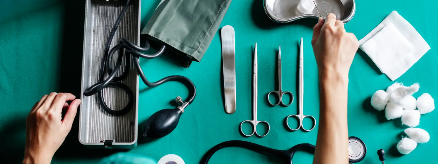 Infermiere di blocco operatorio: la guida completa su ruoli, master specialistici e quanto guadagna un infermiere strumentista
