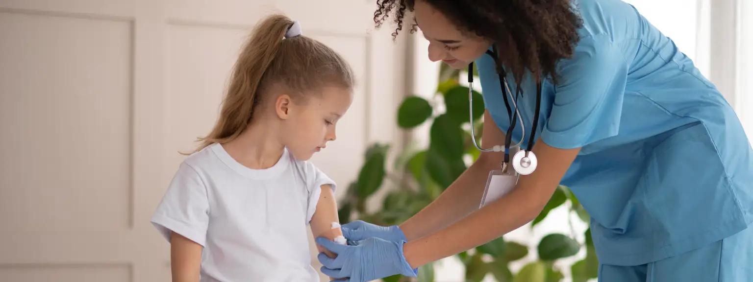 Infermiere pediatrico: la guida completa su formazione specifica, mansioni, carriera e quanto guadagna nel SSN e nel privato