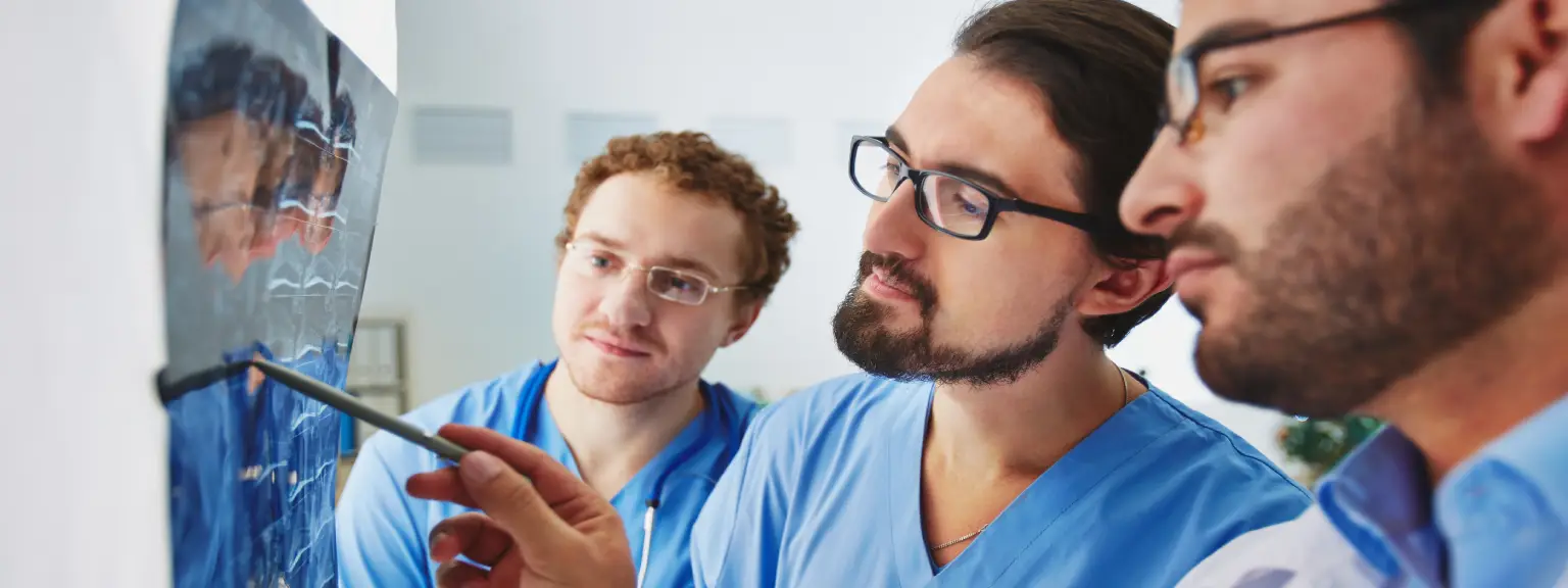 Mentoring nel settore sanitario: vantaggi e programmi di sviluppo per infermieri, medici e neolaureati