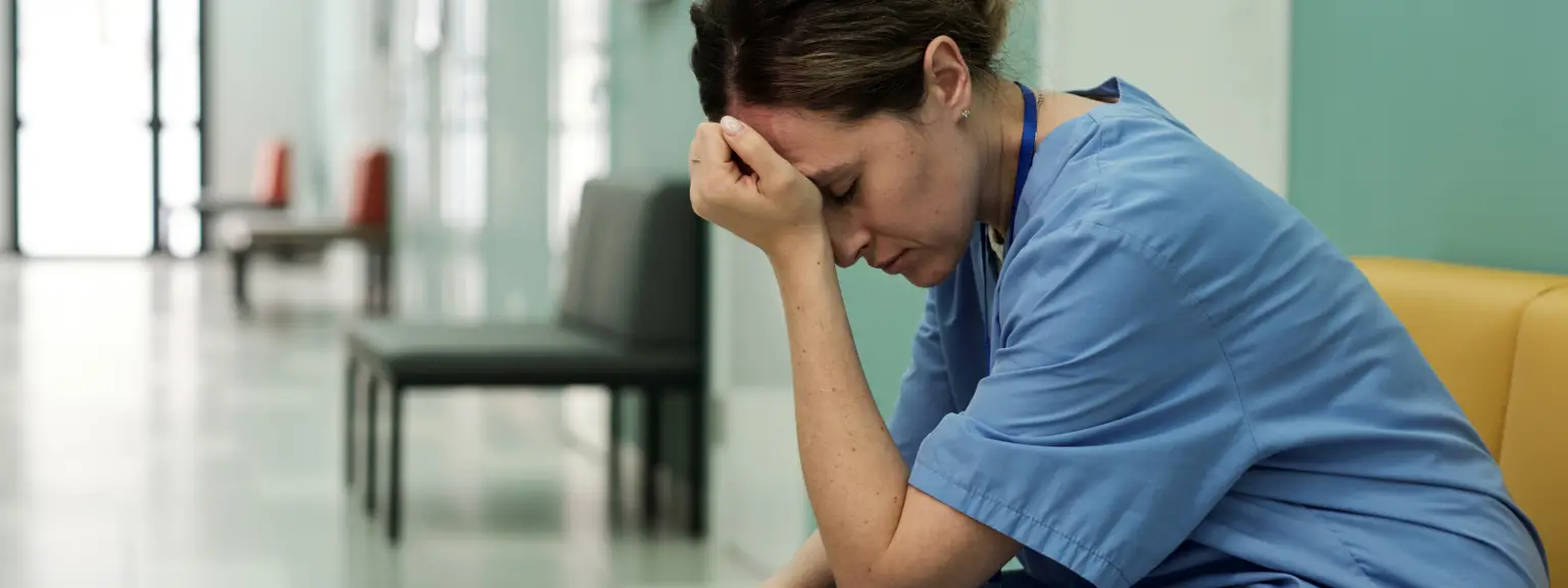Stress infermieristico: guida pratica per gestire l’ansia in reparto, recuperare le energie e salvare la propria salute mentale